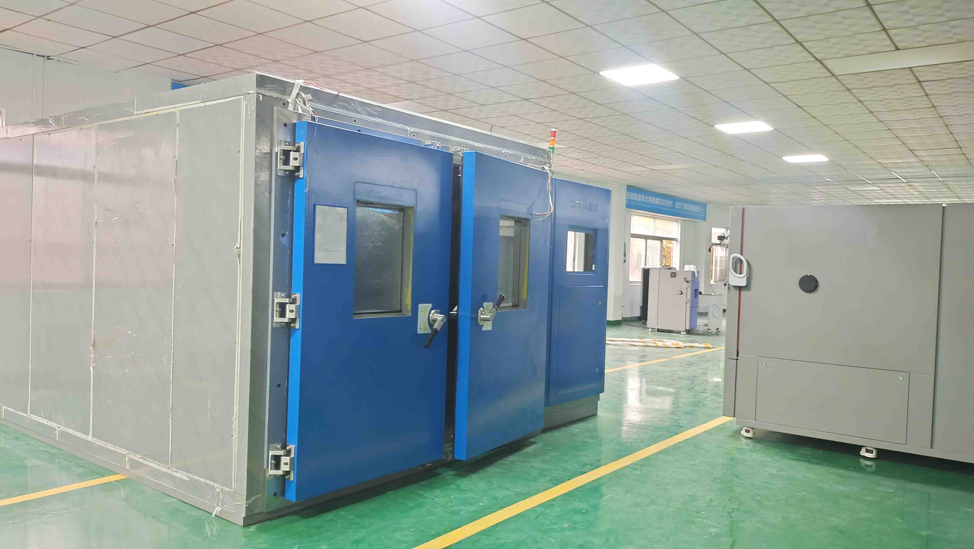 步入式高低溫濕熱試驗室、高低溫步入（rù）式試驗室